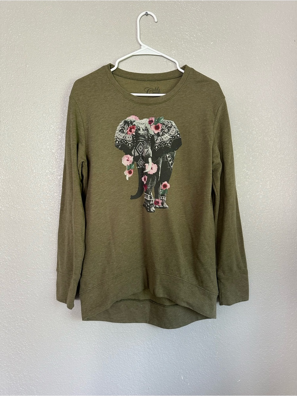 Cold Crush Long Sleeve Crewneck Elephant Sweatshirt Top